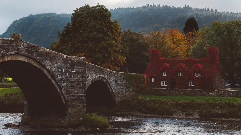 Tu-Hwnt-I'r Bont Tearooms, Llanrwst during autumn