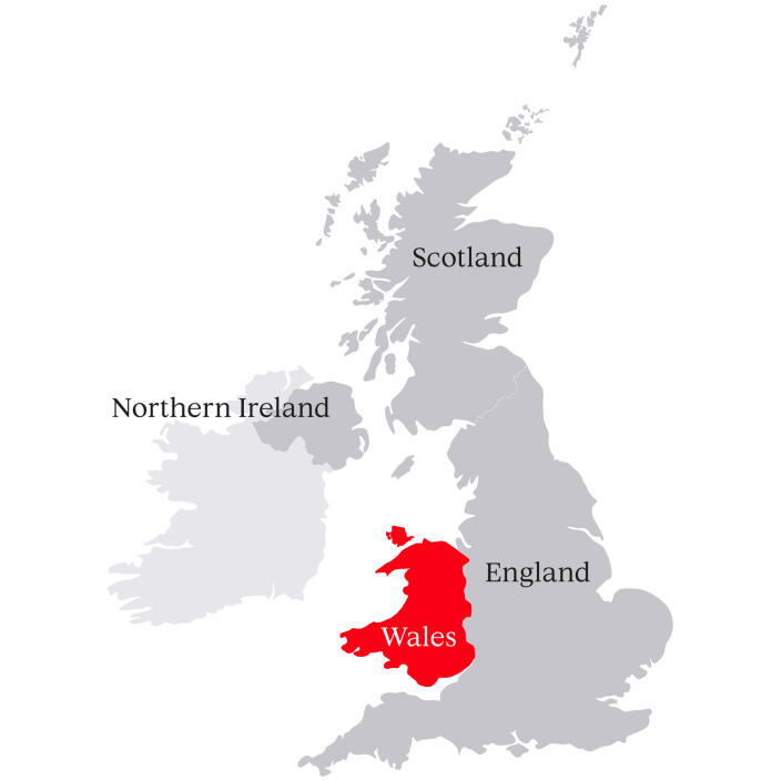 Mapa ilustrado del Reino Unido que muestra Gales en contexto con Inglaterra, Escocia e Irlanda del Norte.