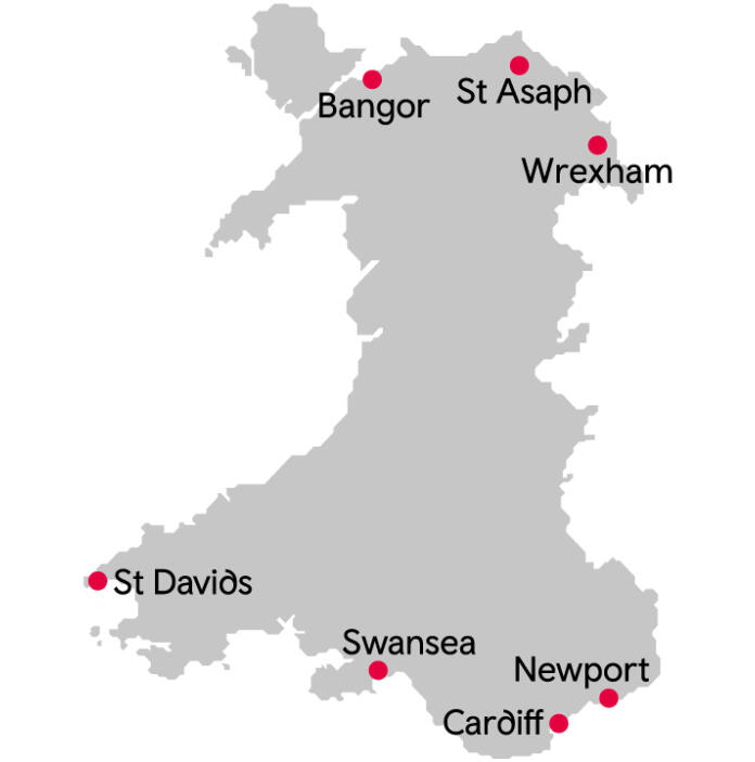 Mapa del país de Gales, con ciudades resaltadas.
