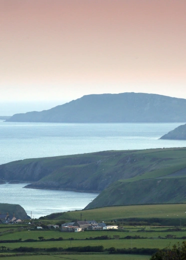 Costa de la isla de Bardsey.