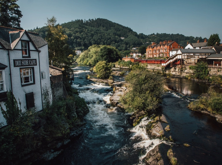 A river surrounded by houses.