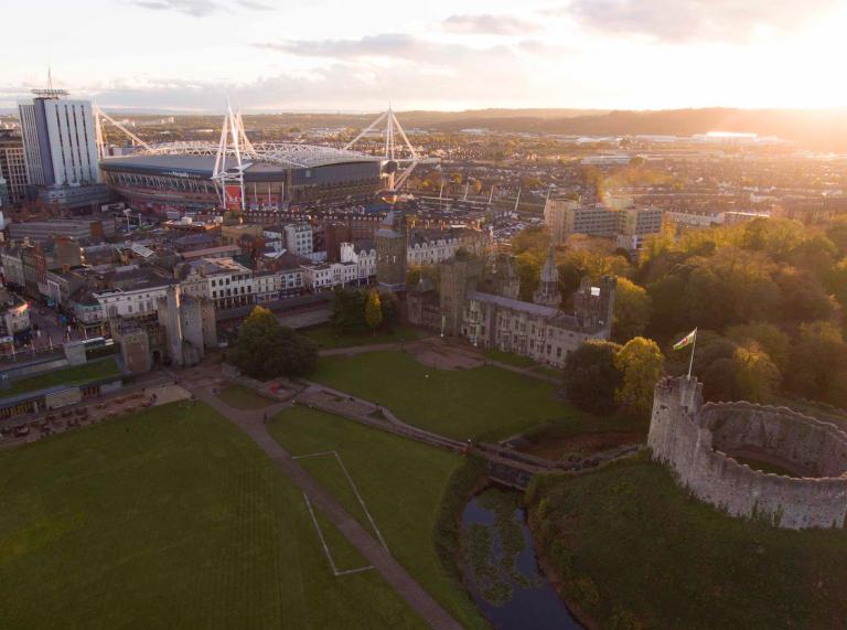 Vue aérienne du Stade de la Principauté et du château de Cardiff