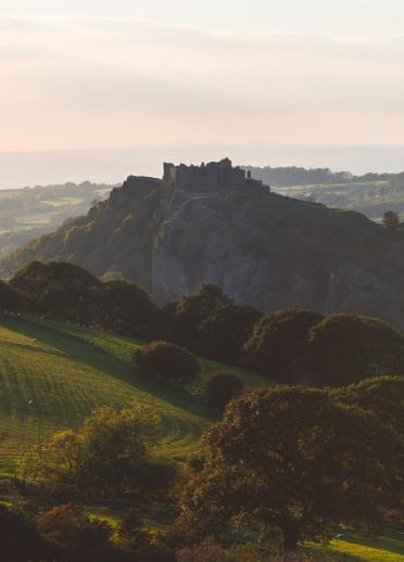 Vista del castillo de Carreg Cennen, Carmarthenshire.