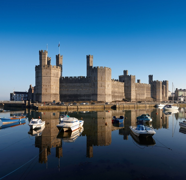 Vista general desde el sur el castillo de Caernarfon