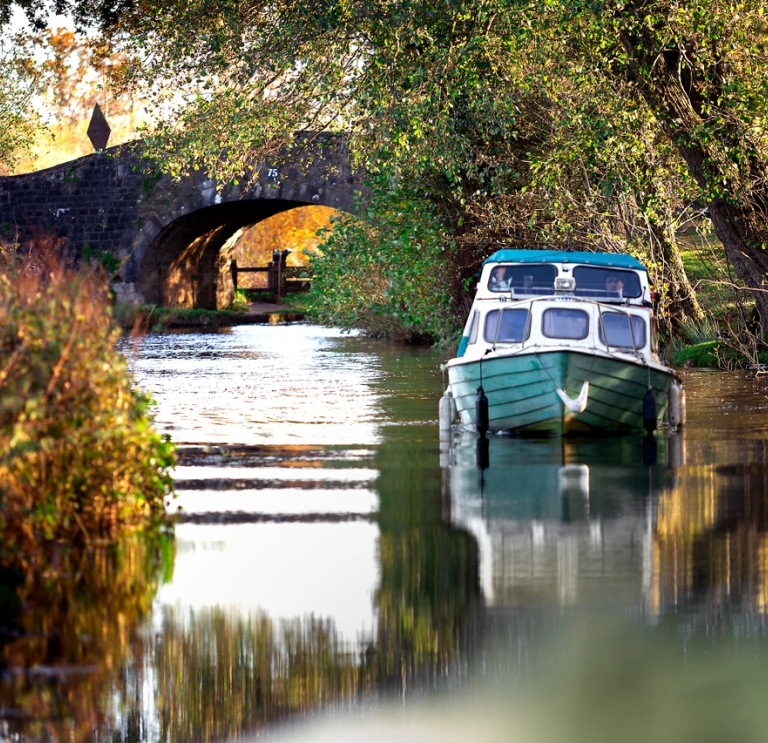 Bateau sur le canal de Monmouthshire et Brecon