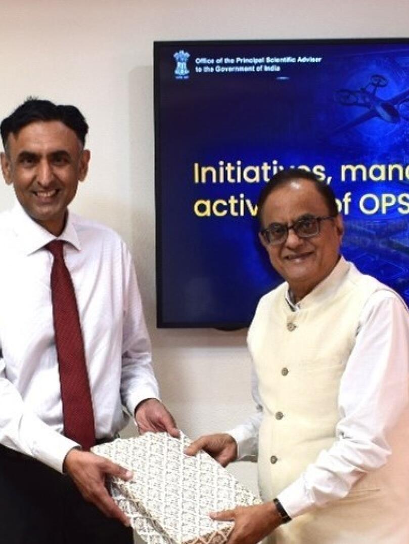 Chief Scientific Advisor and India's Principal Scientific smiling together 